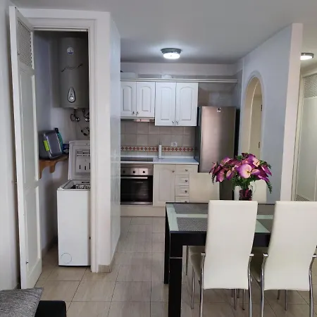 Cristianos - Heated Swimming Pool Air-conditioned Apartment Los Cristianos (Tenerife)