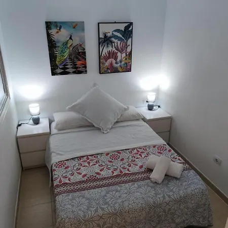 Cristianos - Heated Swimming Pool Air-conditioned Apartment Los Cristianos (Tenerife)